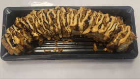 Oignons Saumon Avocat  sauce spicy avec sauce tabayaki 