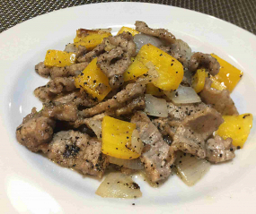 422 MANZO* AL PEPE NERO E CIPOLLA