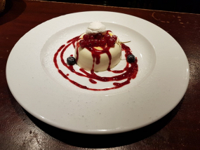 PANNA COTTA  au coulis de fruits rouges