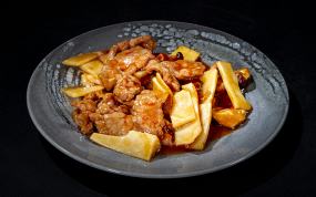 354. Manzo con Funghi e Bambu