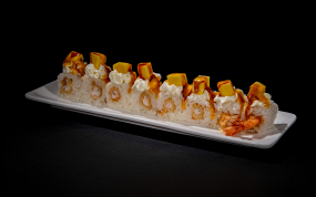 200. Uramaki fresh mango roll