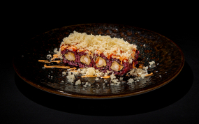 217. Uramaki Black Gold roll