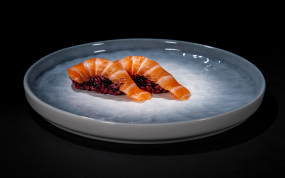245. Nigiri black salmone