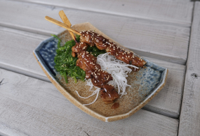 Hähnchen Yakitori Spieße, Sesam,Wakame 