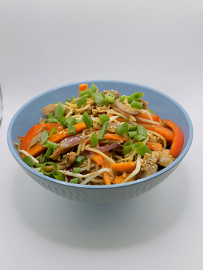 1602. WOK Nudeln mit Garnelen in Teriyaki