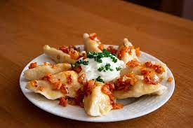 Vareninky plněné bramborami a smaženou cibulkou