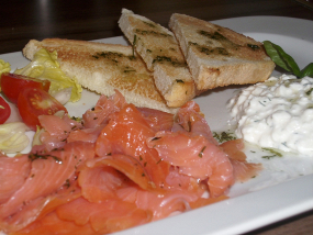 Zauzený losos z naší udírny