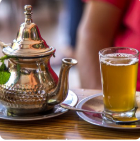 Thé marocain à la menthe fraiche