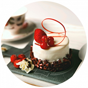311 Sacher de Chocolate Blanco y Fresa
