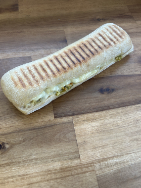 panini poulet mozzarela ,pesto , tomate 