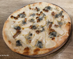 47.DOLCE BIANCA 40cm - na białym spodzie