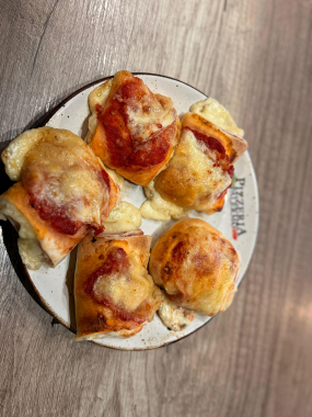 Bułeczki z sosem serem i szynką (5 szt.)