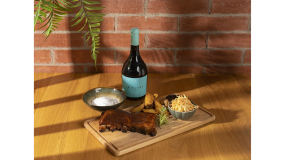 BBQ Ribs cu Cartofi Wedges și Salată Coleslaw