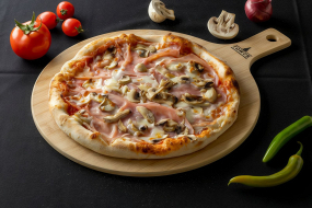 Pizza Prosciuto e Funghi 