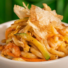 219 Udon con uova, gamberi e verdure