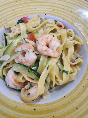 Tagliatele cu creveti si zucchini