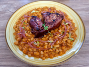 Ciolan de porc cu fasole