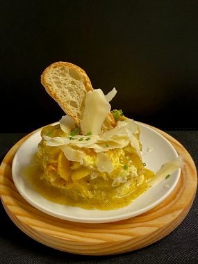 OUS ESTRELLATS AMB SALSA DE TÒFONA 