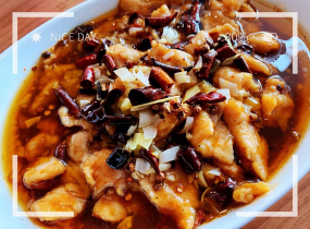 604 Poached Sliced Beef in Hot Chili Oil 水煮牛肉