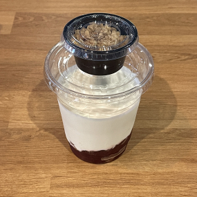 Yogur mermelada y muesli