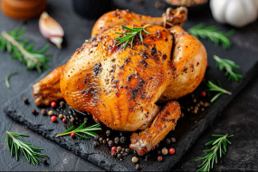 Ganzes gegrilltes Hähnchen