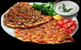 Lahmacun mit Salat
