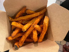 Süßkartoffel Fries-Sour Creme