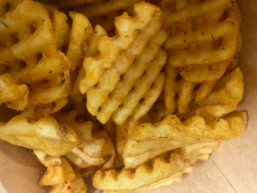 Gitter Pommes Ketchup, Mayonnaise, Quacamole