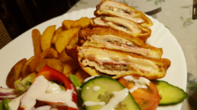 150 g Plnené kuracie prsia v ceste / Plnené kuracie prsia v ceste