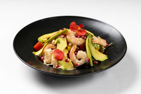 Salata mix cu avocado si creveti 