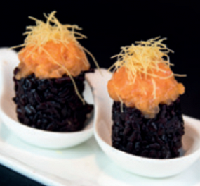 102 Gunkan Black Spicy Salmon    🌶