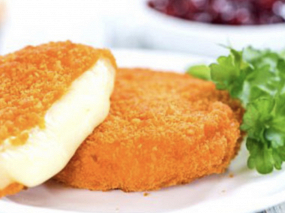 Smažený hermelín, hranolky 