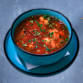 Ciorba taraneasca de vacuta cu leustean proaspat