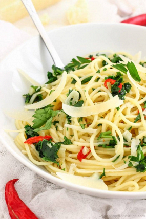 SPAGHETTI AGLIO OLIO / Danie wegetariańskie / Danie pikantne 