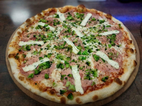 19. Šunková s brokolicí a plísňovým sýrem 30-32