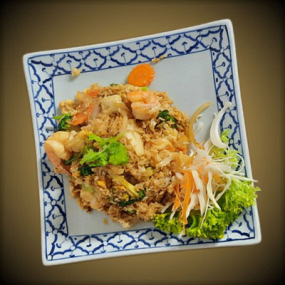 100. Khao Phad (ข้าวผัด ไก่ หมู เนอ)