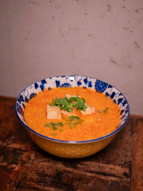 TOM YUM TOFU 0,4l (255kcal/S:35,7g/T:8g/B:11,5g)