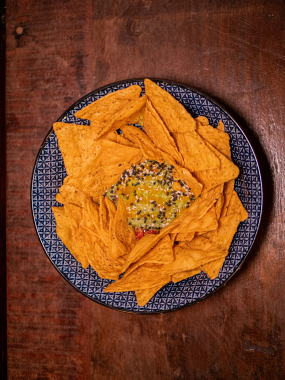 NACHOS S GUACAMOLE VEĽKÉ 300g (270kcal/S:20g/T:21g/B:3,5g)