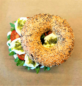 6.Rajčata Cherry a mozzarella