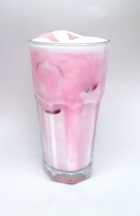 Iced Pink Chai Latte (klasické mléko)