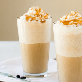 Ledová káva se zmrzlinou (klasické mléko+Šlehačka a ořechy)