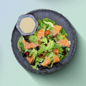 E10. SALADE NAKATA SAUMON (SAUCE SÉSAME JAPONAIS)