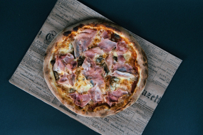 Pizza Prosciuto e Funghi  