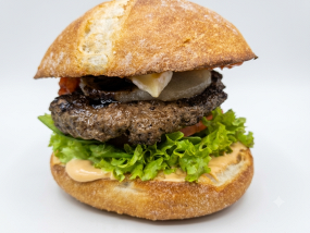 CAMEMBERT  & GRUSZKA  BURGER 