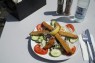 Großer gemischter Salat mit Schnitzelstreifen