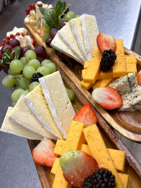 Platou brânzeturi (1,35 kg, 4 pers)