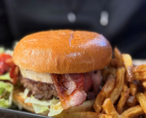 Chèvre Angus  avec ses frites Maison
