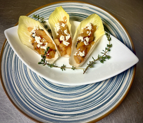 Gefüllte Chickoree-Bläter