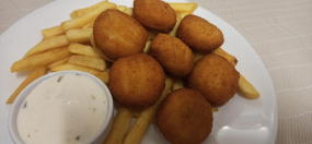 Kuřecí medailonky smažené 150g s Hranolkami