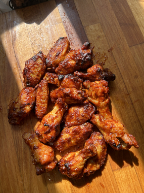 Menu: BBQ Sweet Wings 16 ks + 2 omáčky 